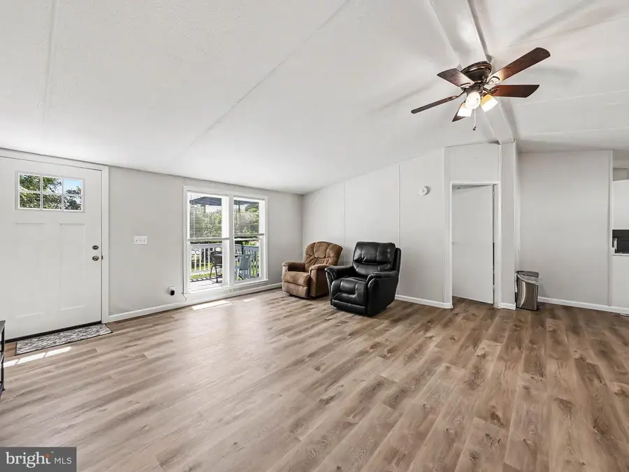 28 Castle Ct, Stafford, VA 22554 - #3