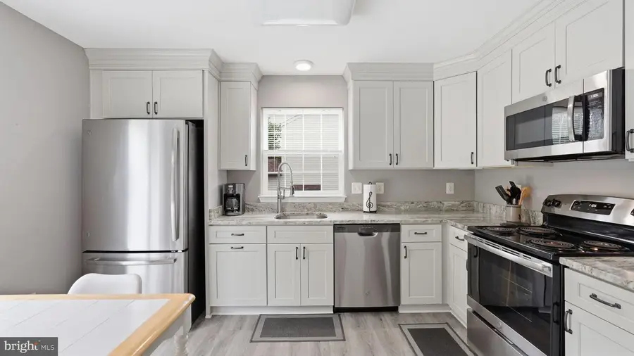 16 Emerald Dr, Fredericksburg, VA 22406 - #3