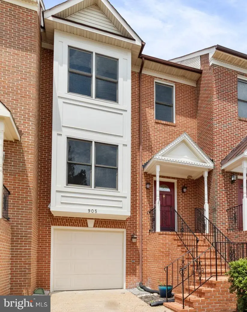 905 Shaw Ct, Fredericksburg, VA 22405 - #1