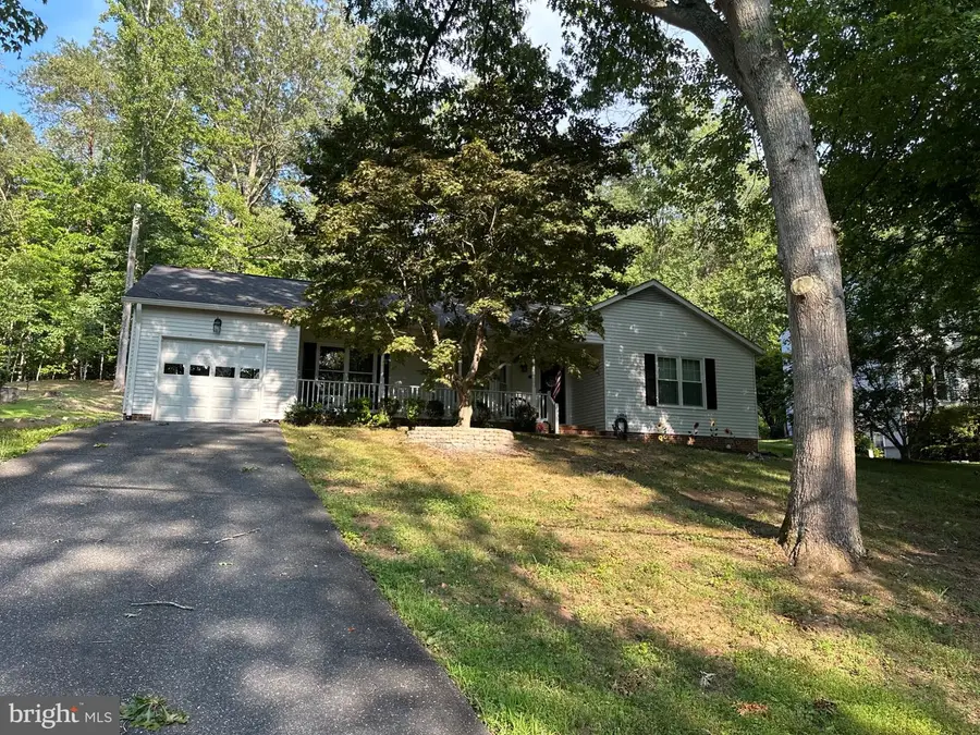 2051 Farragut Dr, Stafford, VA 22554 - #2