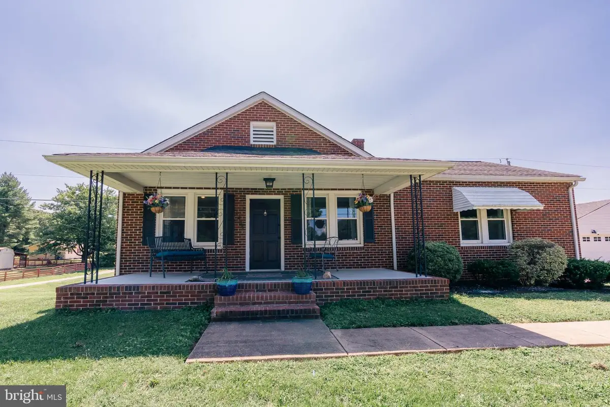 1236 Mountain View Rd, Fredericksburg, VA 22406 - #1