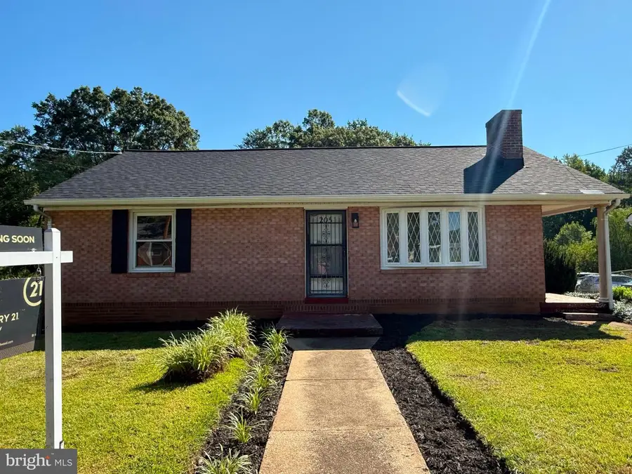 205 Maple St, Fredericksburg, VA 22405 - #2