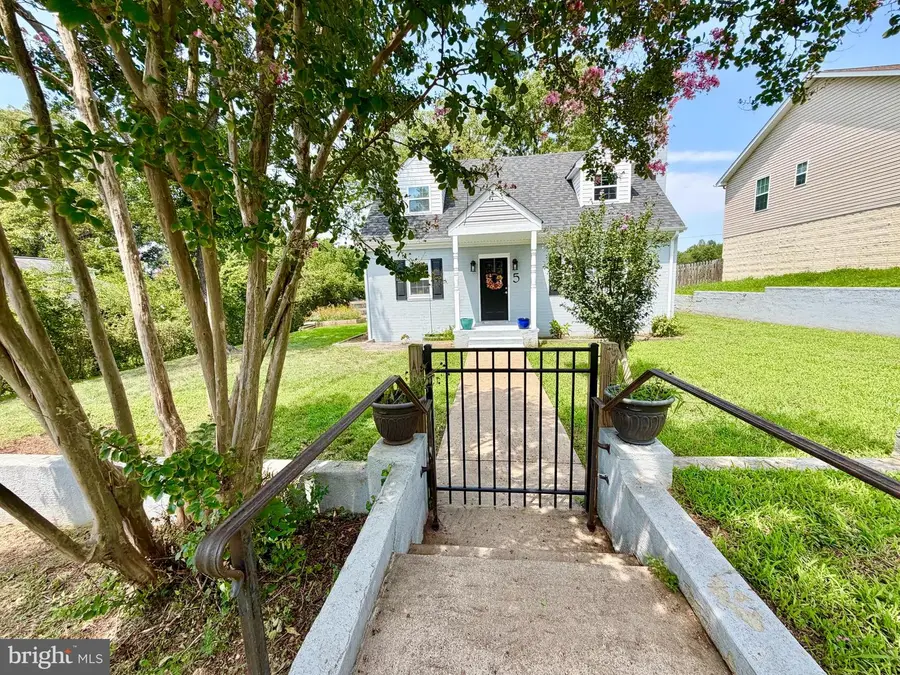 5 Graham St, Fredericksburg, VA 22405 - #3