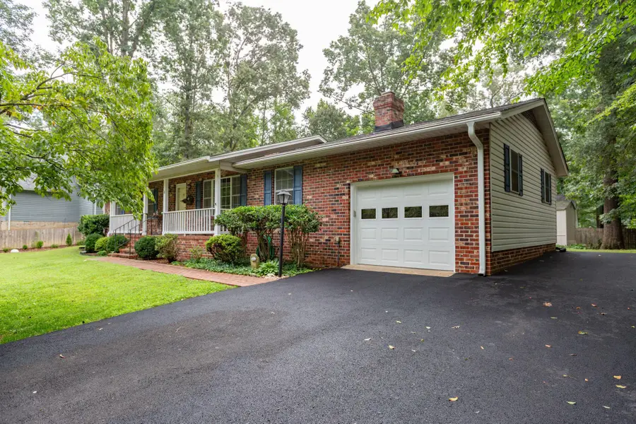 4 Hamlin Dr, Fredericksburg, VA 22405 - #3