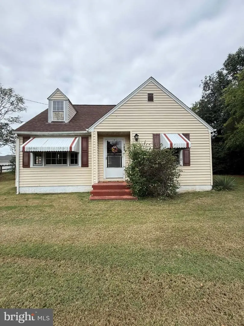 704 Henderson St, Fredericksburg, VA 22405 - #1