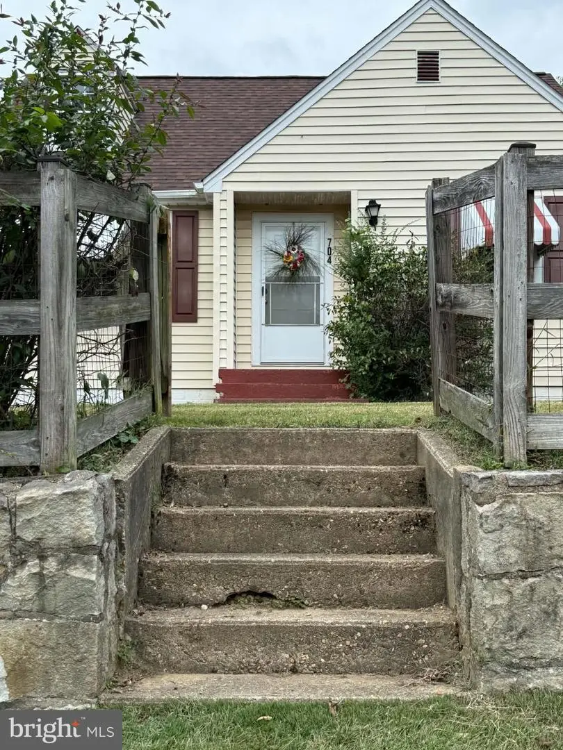 704 Henderson St, Fredericksburg, VA 22405 - #3