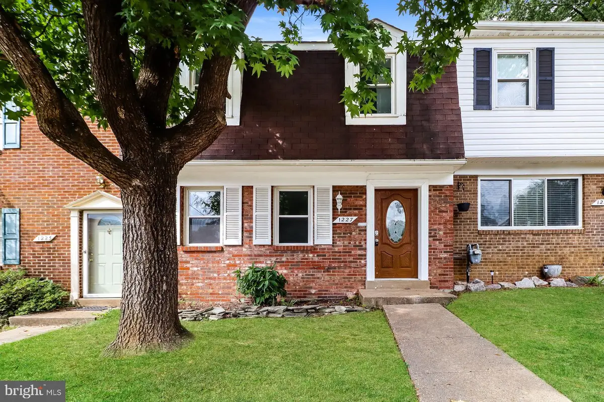 1227 Thomas Jefferson Pl, Fredericksburg, VA 22405 - #1