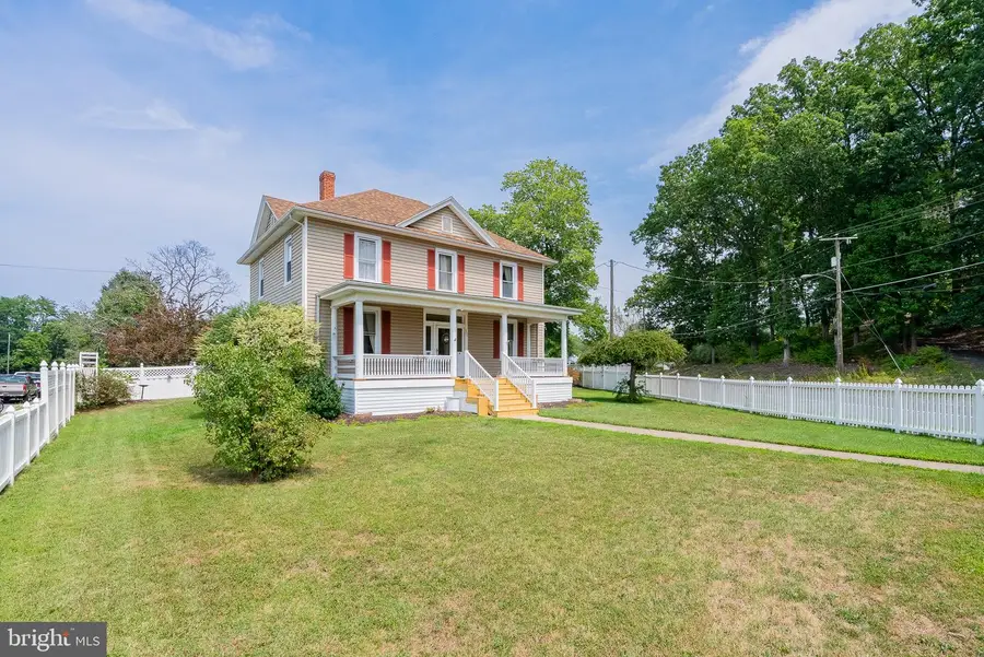 409 8th St, Waynesboro, VA 22980 - #2