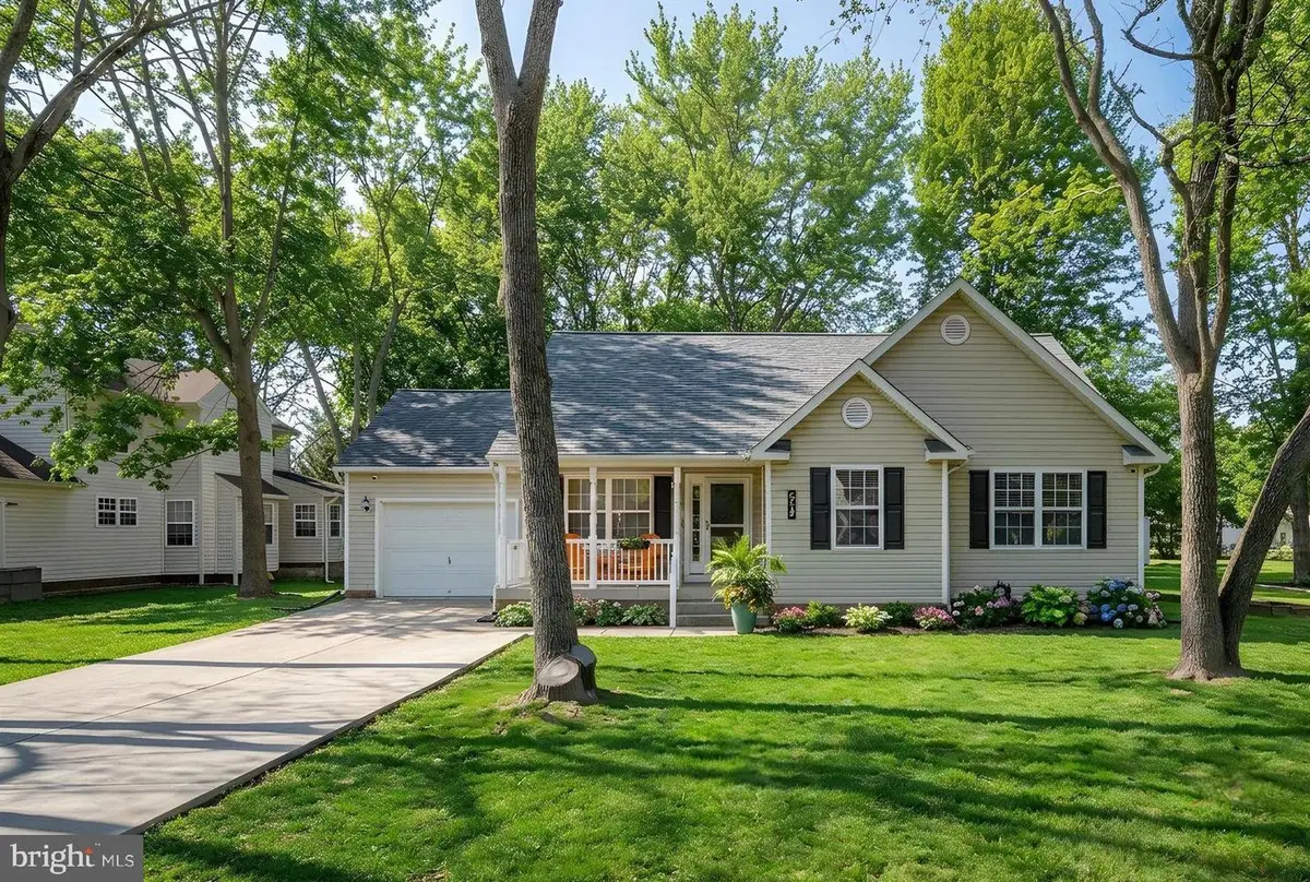 219 Santa Maria Ave, Colonial Beach, VA 22443 - #1