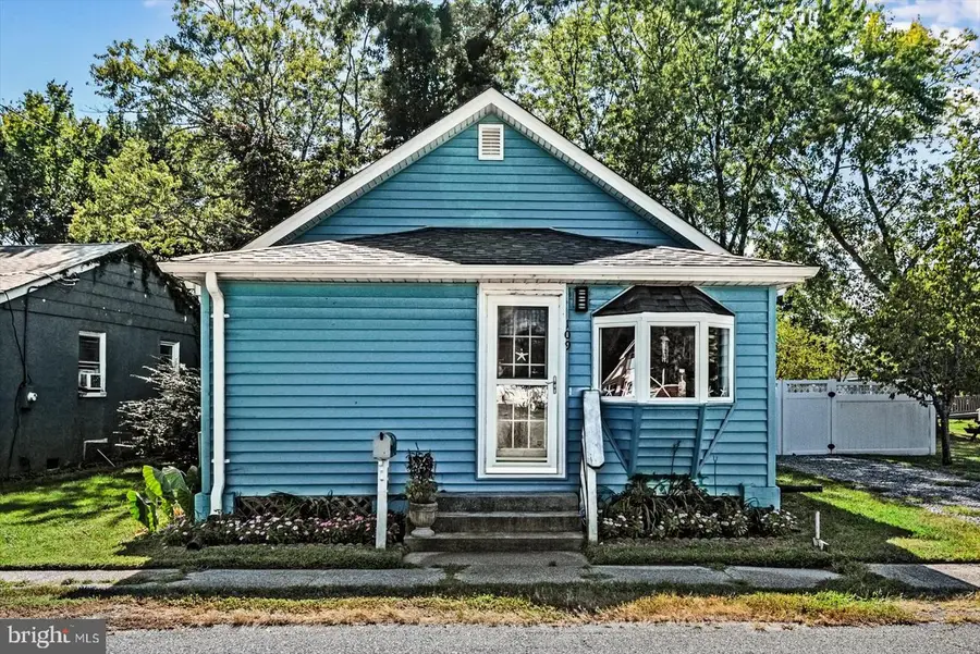 109 Bancroft Ave, Colonial Beach, VA 22443 - #2