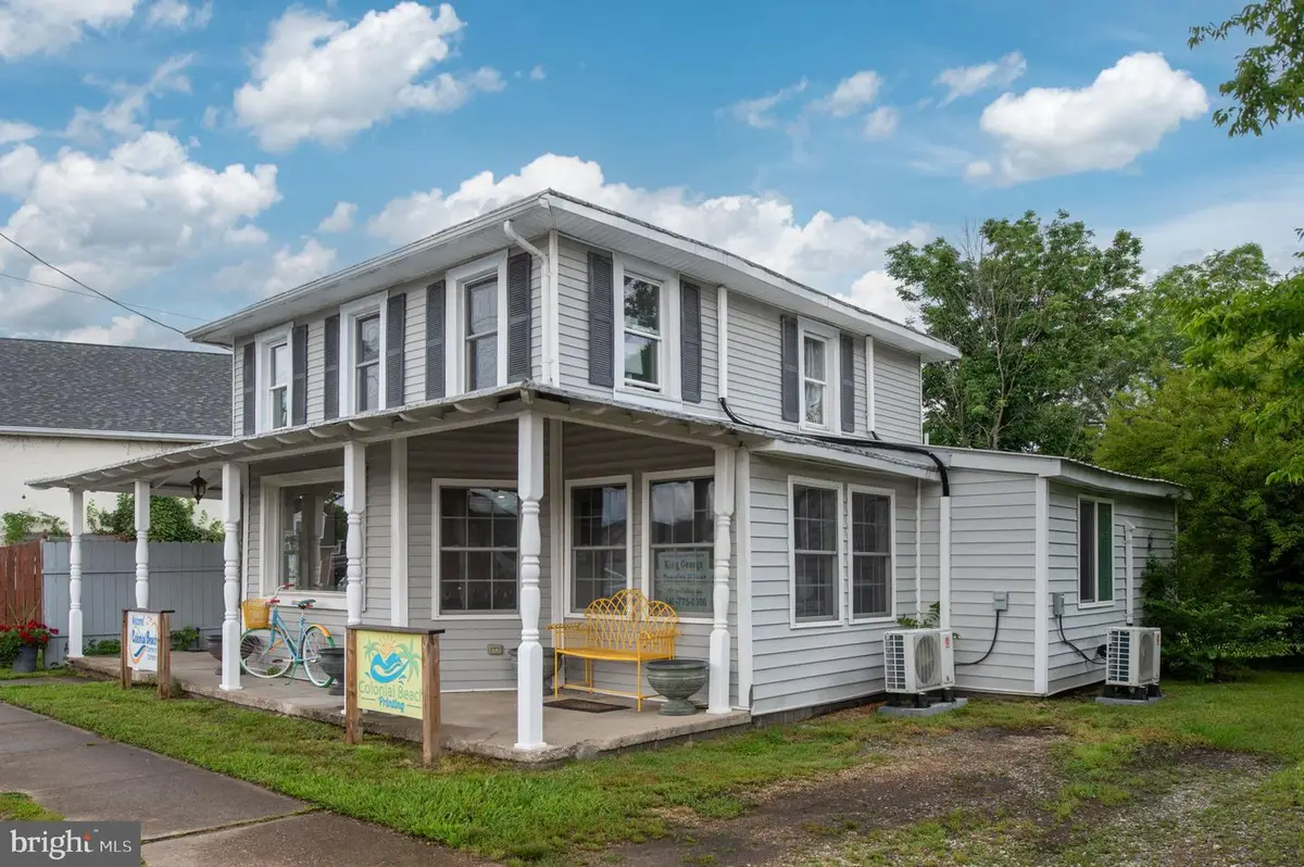 215 Irving Ave N, Colonial Beach, VA 22443 - #1