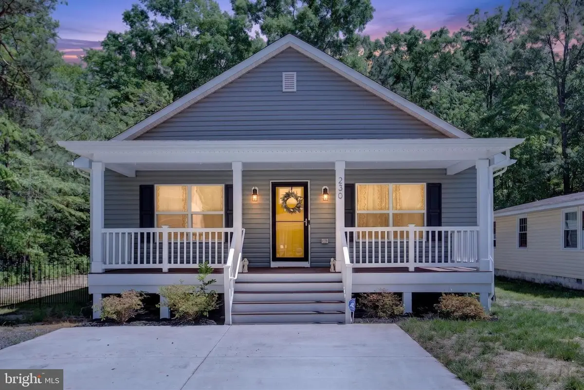 230 12th St, Colonial Beach, VA 22443 - #1