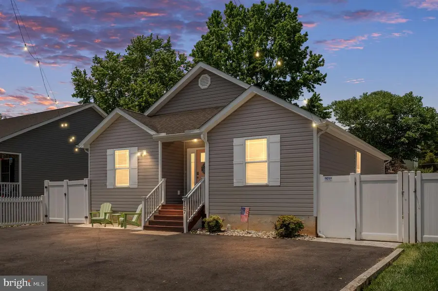 127 3rd St, Colonial Beach, VA 22443 - #2