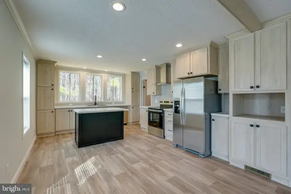 332 Morris Ln, MONTROSS, VA 22520