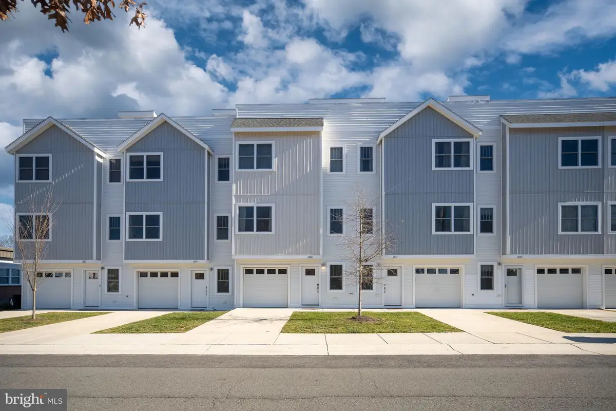 308 Douglas Ave, Colonial Beach, VA 22443 - #1