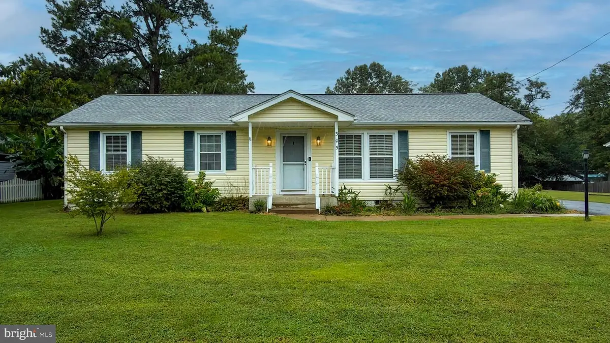 305 Mimosa Ave, Colonial Beach, VA 22443 - #1