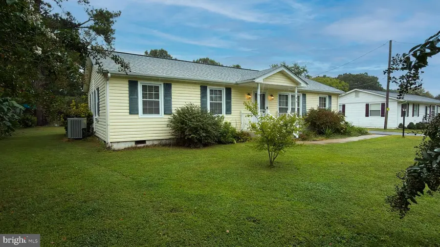305 Mimosa Ave, Colonial Beach, VA 22443 - #2