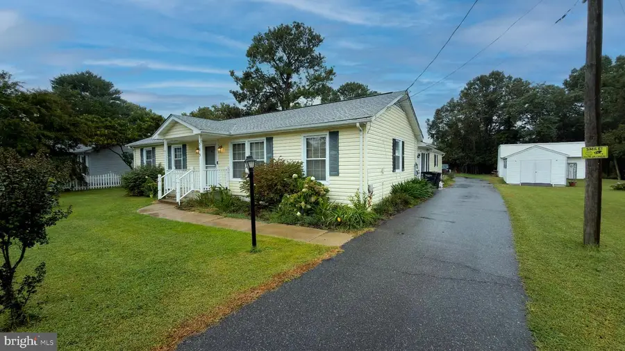 305 Mimosa Ave, Colonial Beach, VA 22443 - #3