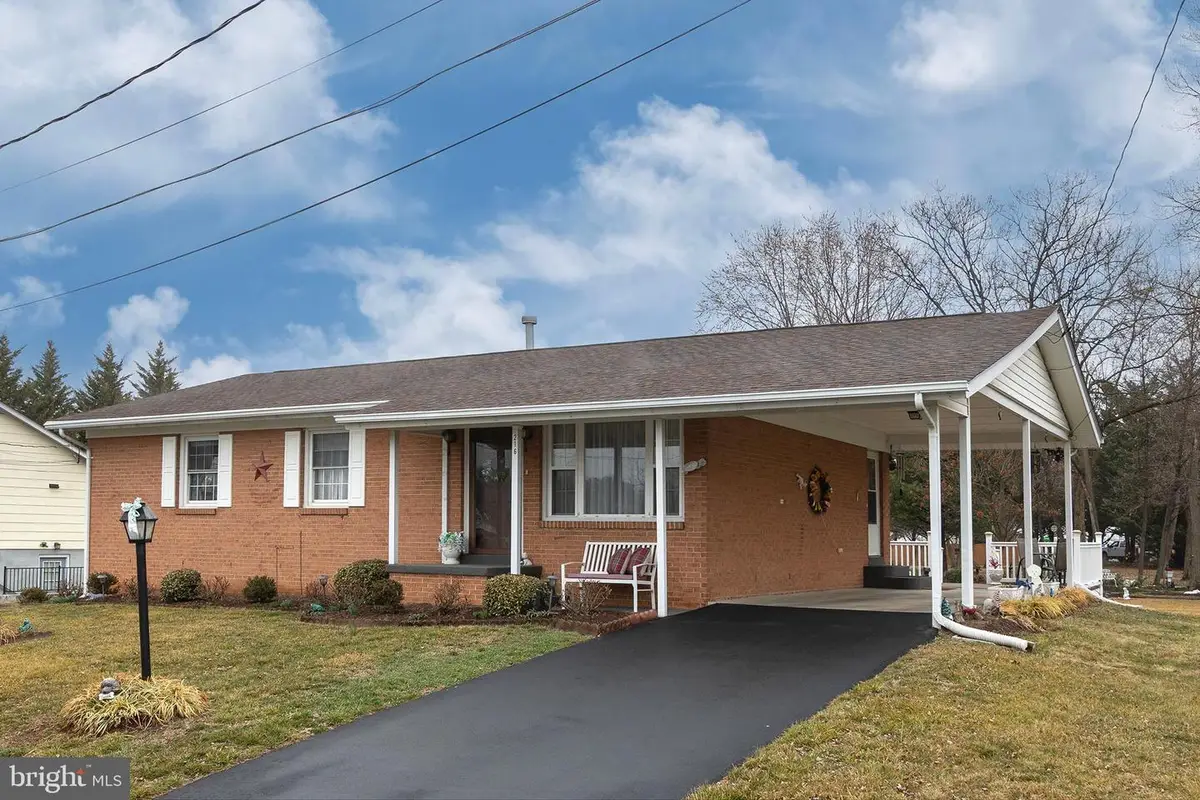 216 W Cedarmeade Ave, Winchester, VA 22601 - #1