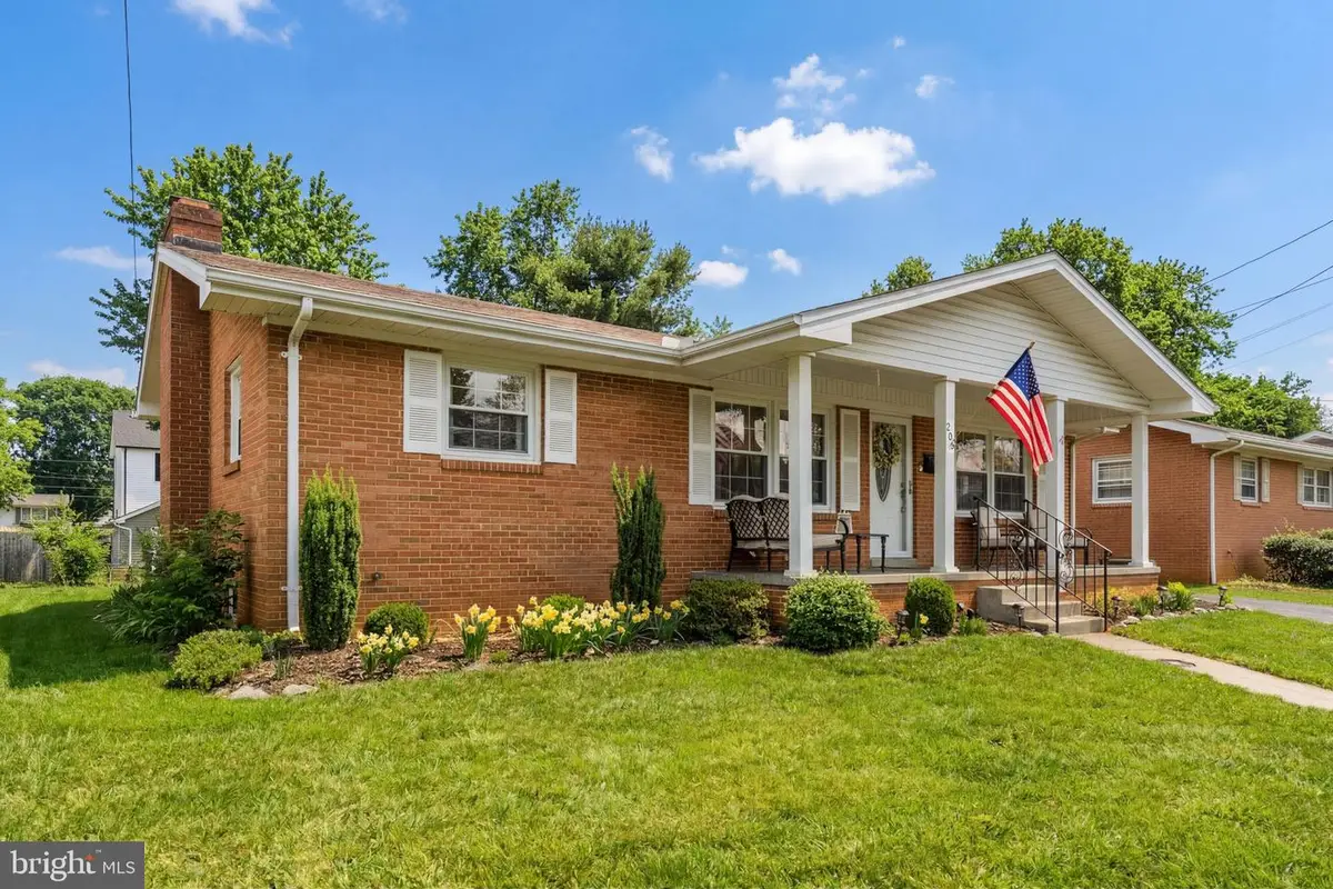 209 Wood Ave, Winchester, VA 22601 - #1