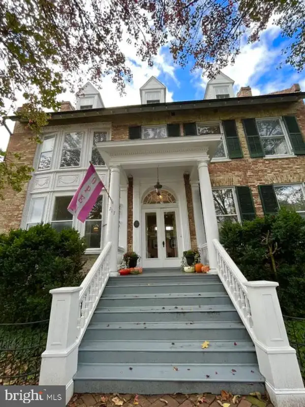 217 W Boscawen St, WINCHESTER, VA 22601