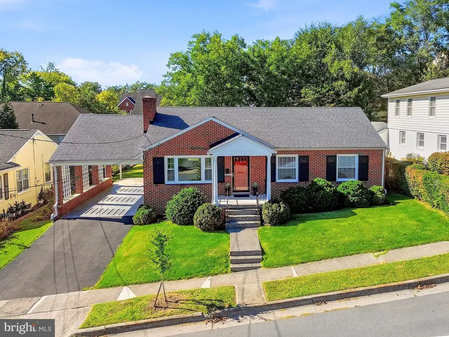 411 Mosby St, Winchester, VA 22601 - #2