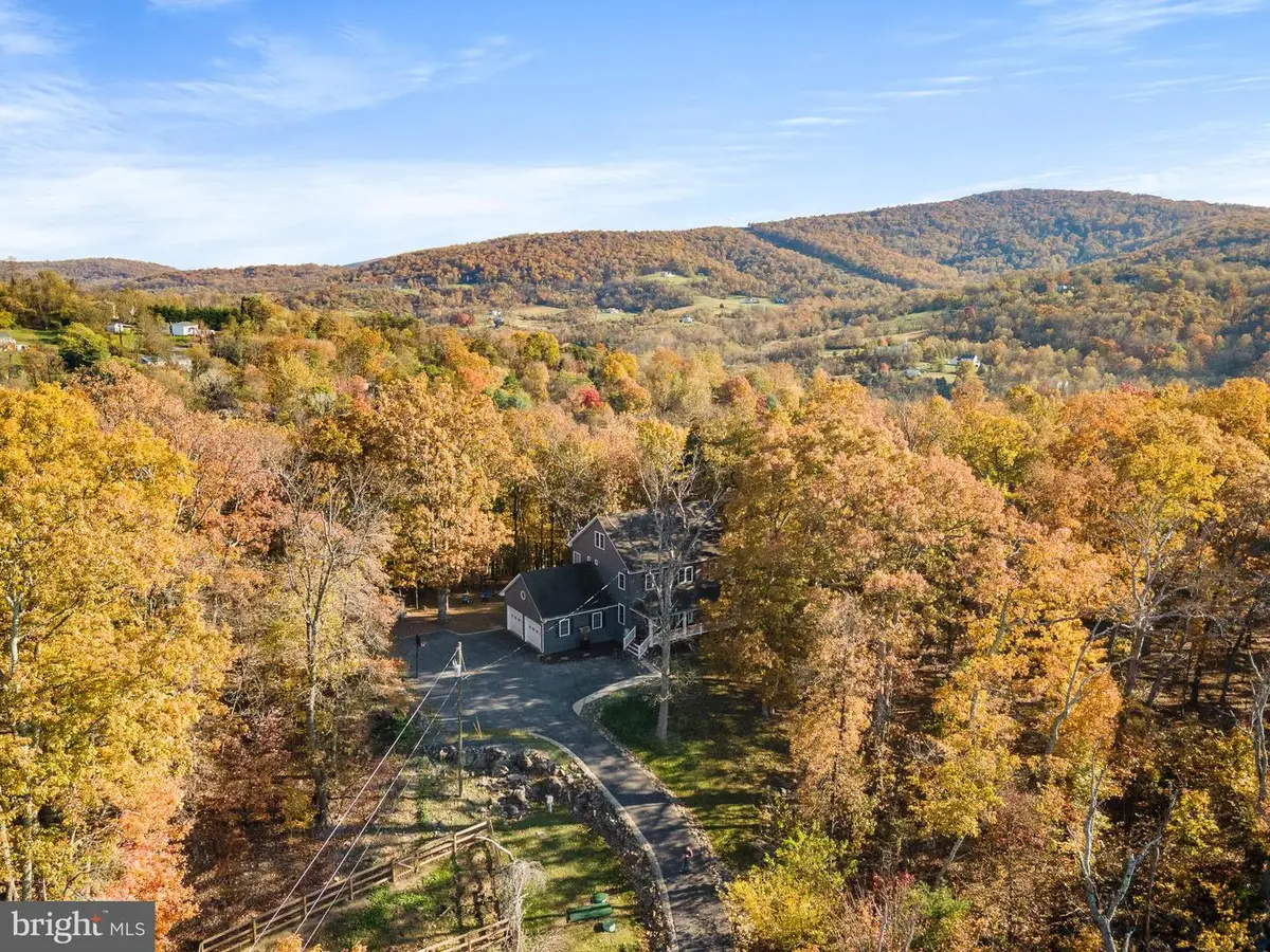 527 Grimes Golden Rd, Linden, VA 22642 - Image #1