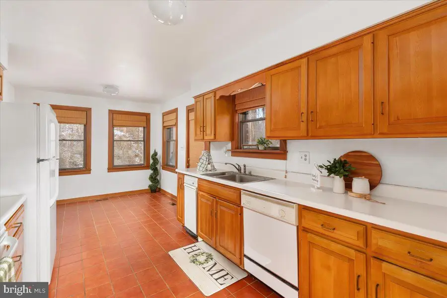 472 Wesley Ln, Bentonville, VA 22610 - Image #3