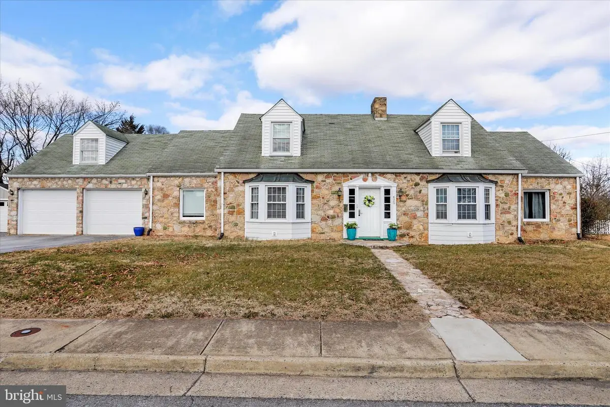 425 W 15th St, Front Royal, VA 22630 - #1