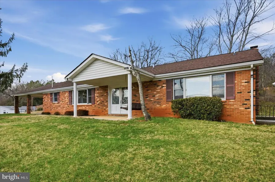 42 Dogwood Ln, Bentonville, VA 22610 - #2