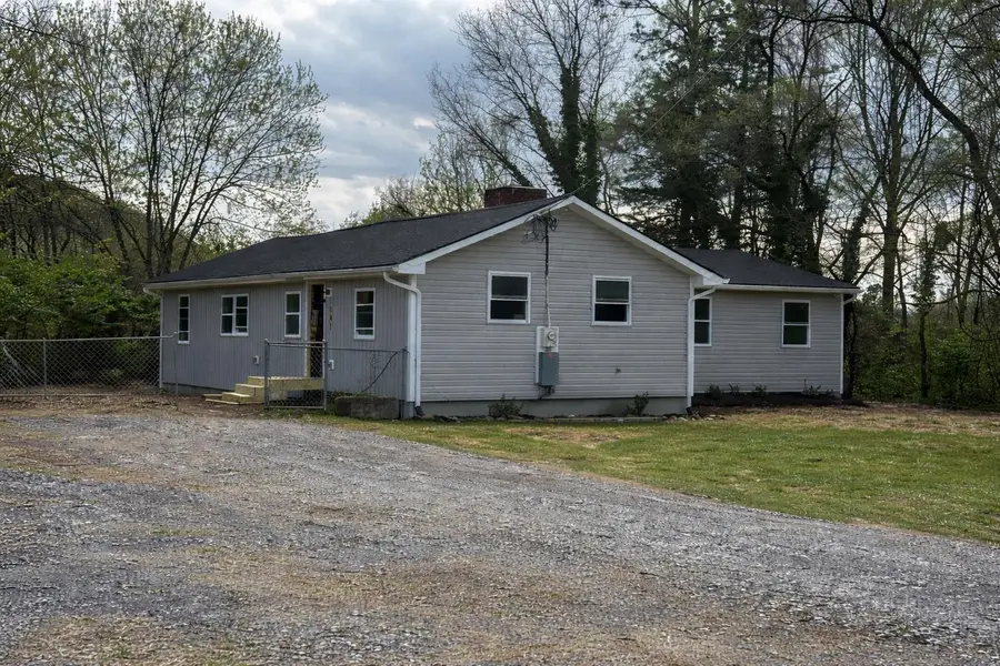 541 Youngs Dr, Front Royal, VA 22630 - #2