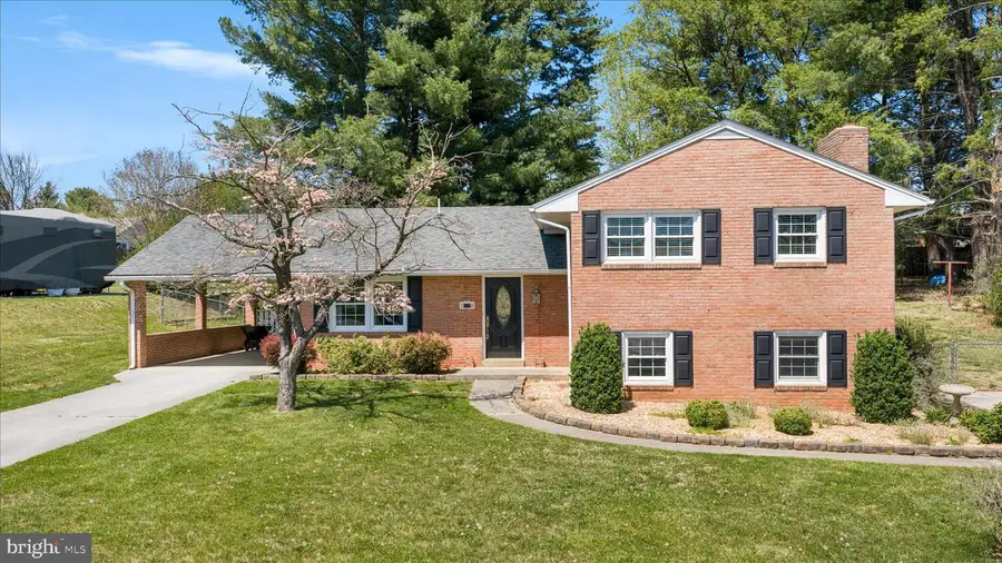 1048 Wine St, Front Royal, VA 22630 - #2