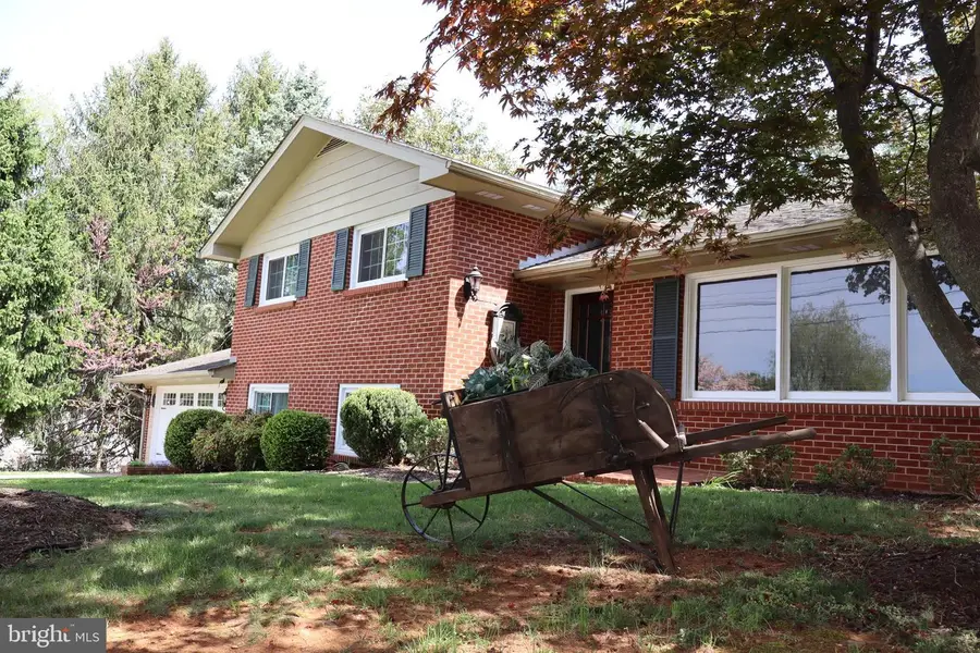 328 Jamestown Rd, Front Royal, VA 22630 - #3