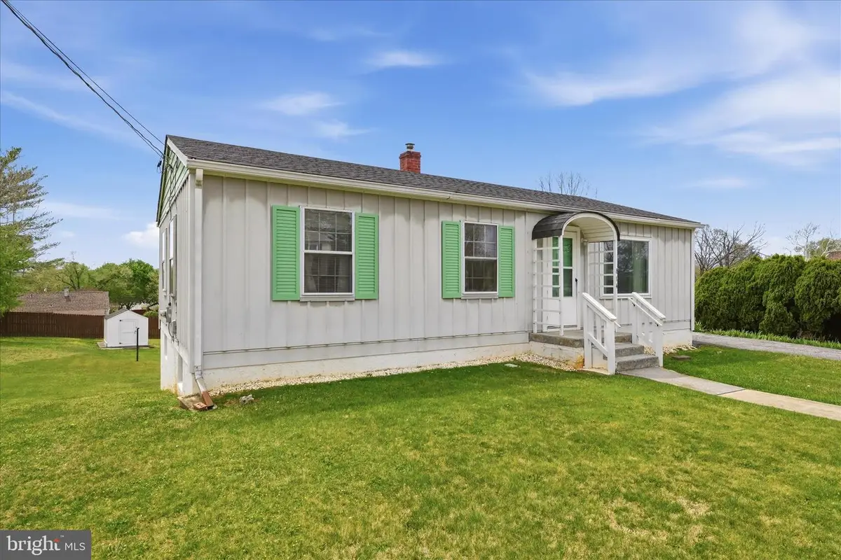 814 W 15th St, Front Royal, VA 22630 - #1