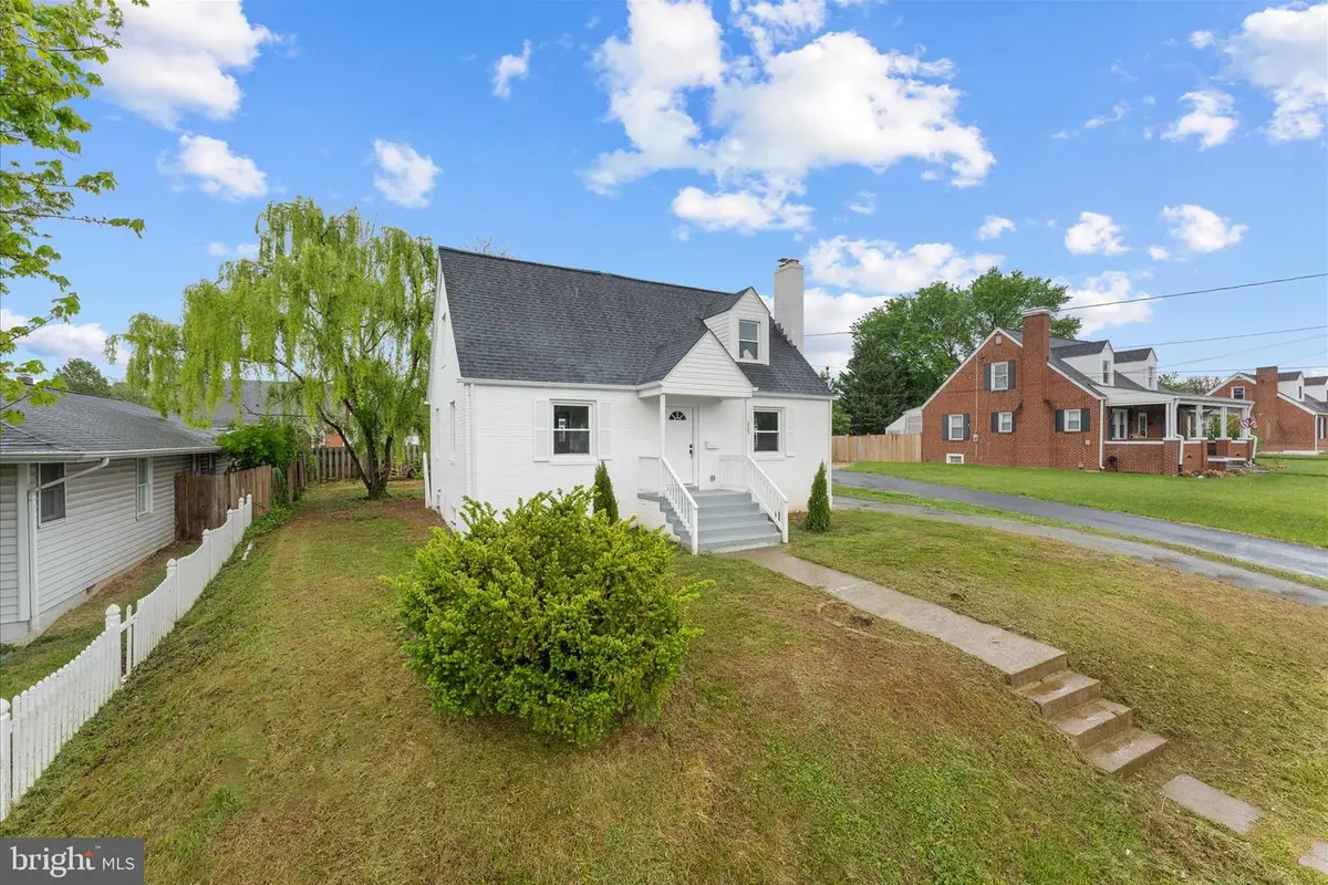 227 Manassas Ave, Front Royal, VA 22630 - #1