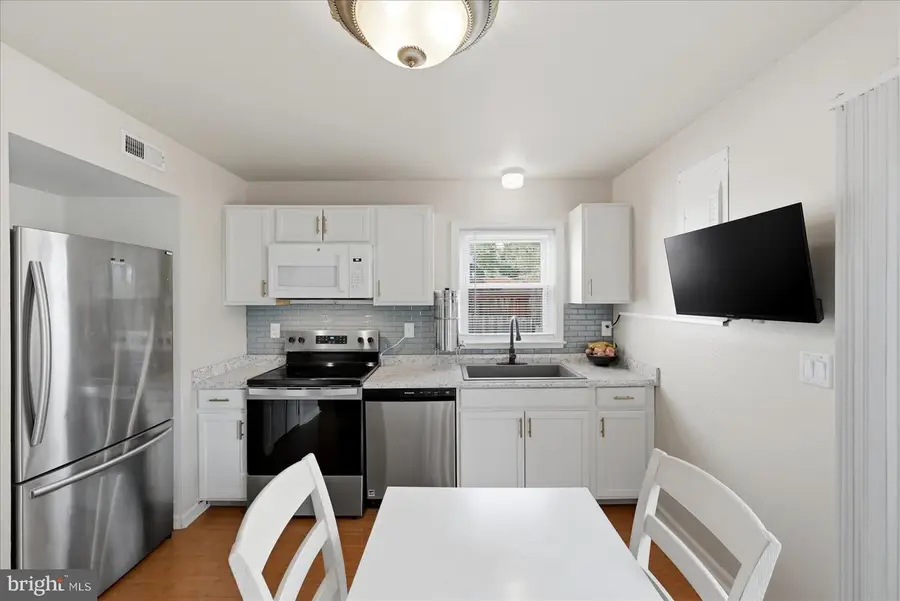 334 Cherrydale Ave, Front Royal, VA 22630 - #3