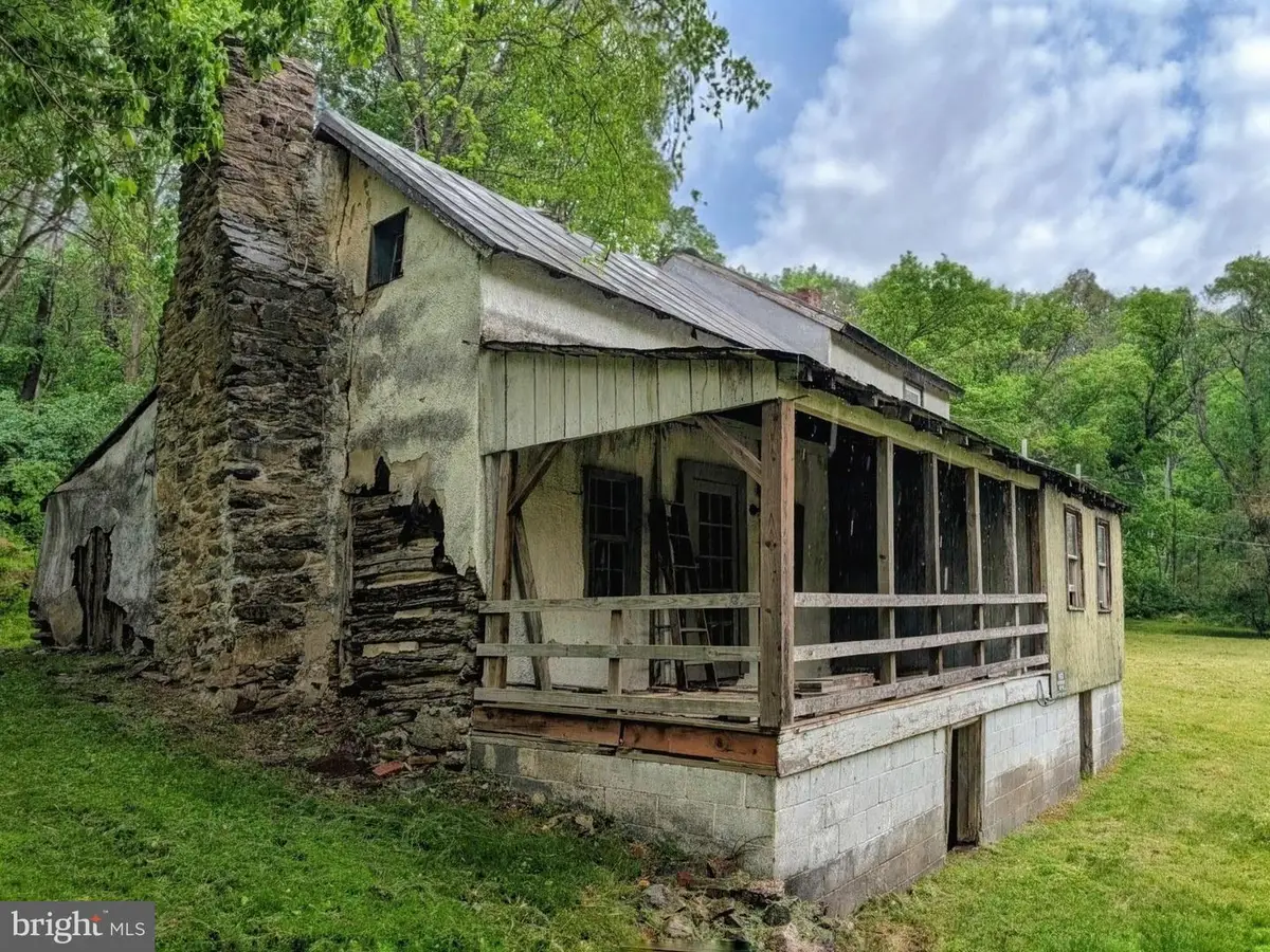 189 Piedmont Orchard Rd, Linden, VA 22642 - #1