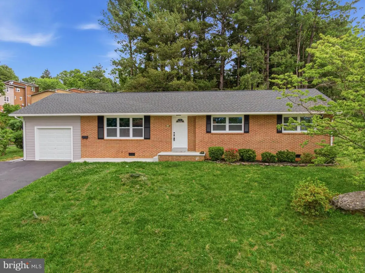 210 S Shenandoah Ave, Front Royal, VA 22630 - #1