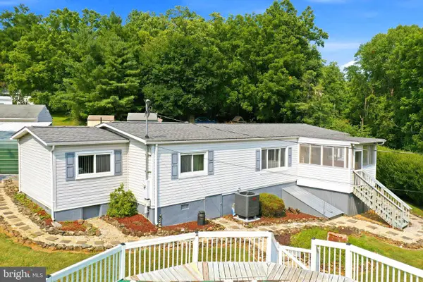 1233 Summit Point Dr, FRONT ROYAL, VA 22630