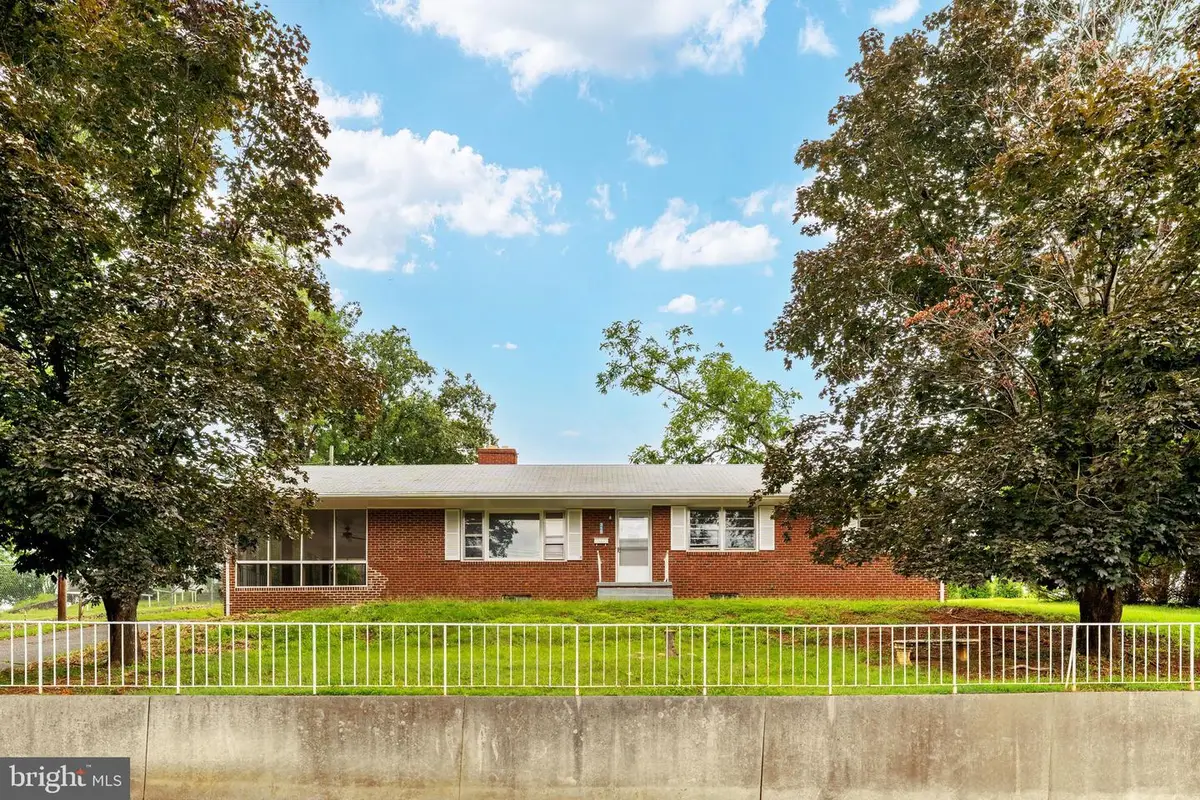315 W Main St, Front Royal, VA 22630 - #1