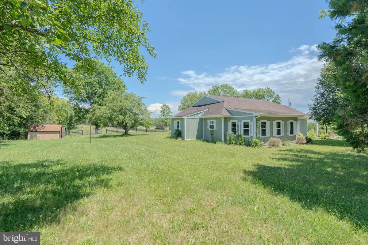 129 Ridgeway Rd, Front Royal, VA 22630 - #1