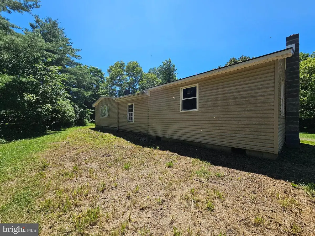 348 Thompson Hollow Rd, Bentonville, VA 22610 - #1
