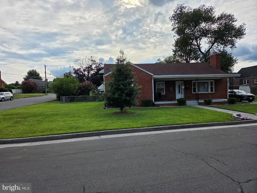 230 Randolph Ave, Front Royal, VA 22630 - #2