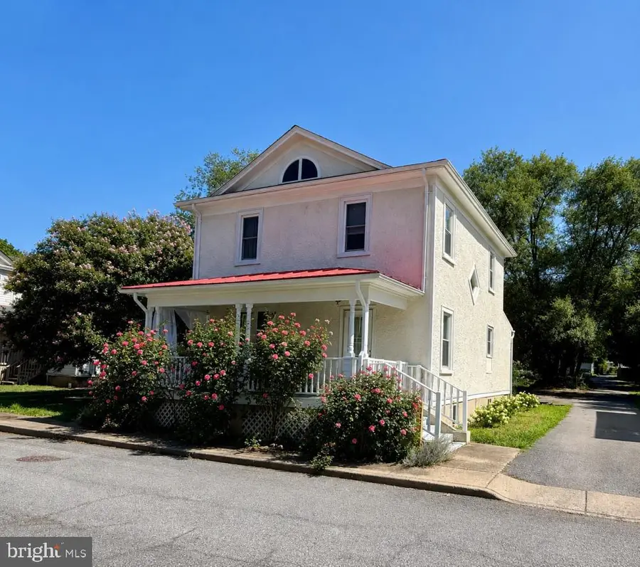 213 E Stonewall Dr, Front Royal, VA 22630 - #2