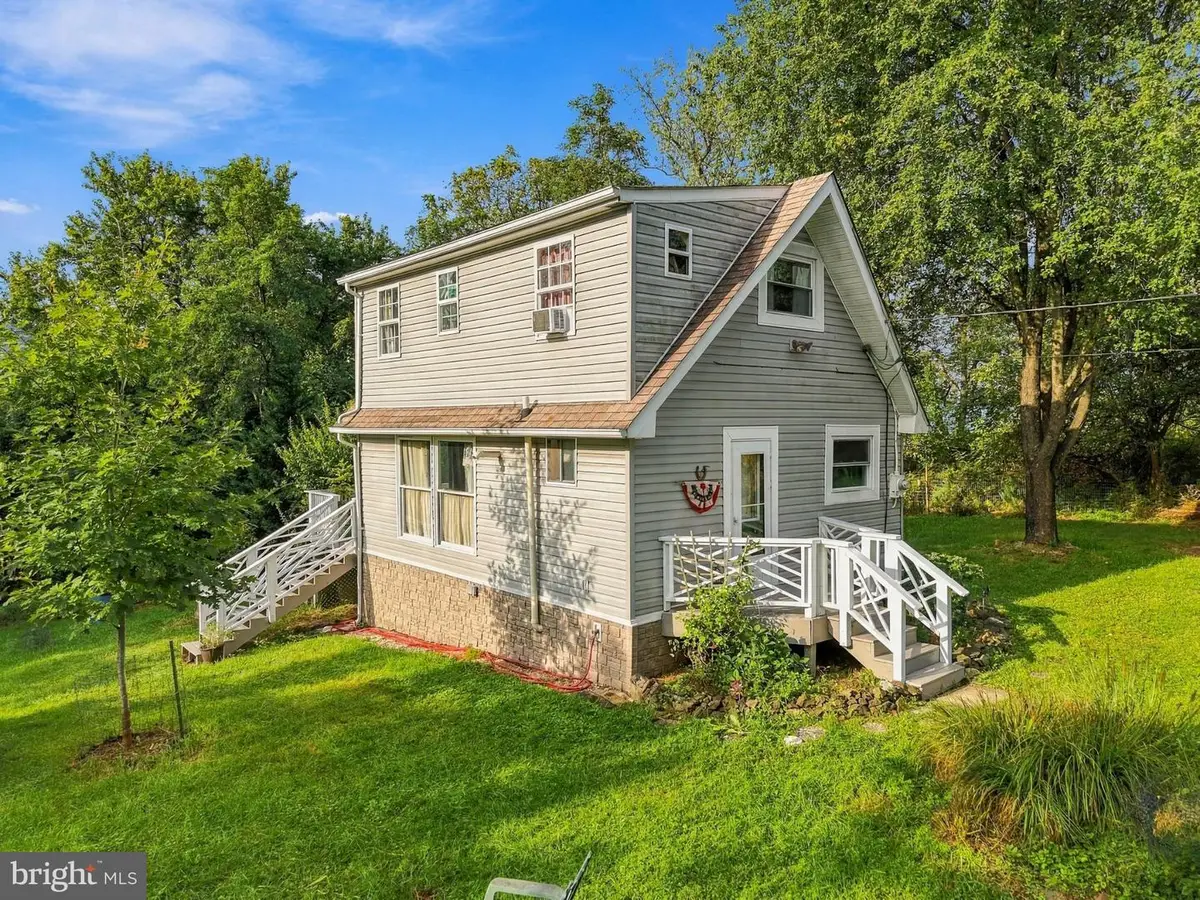 274 Granny Smith Rd, Linden, VA 22642 - #1