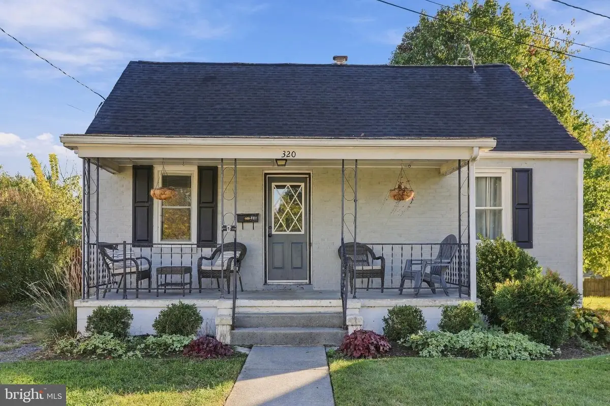 320 W 9th St, Front Royal, VA 22630 - #1