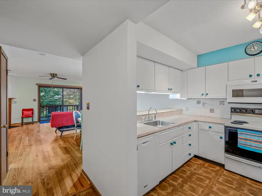 203 Tecumseh Trl, Hedgesville, WV 25427 - Image #3