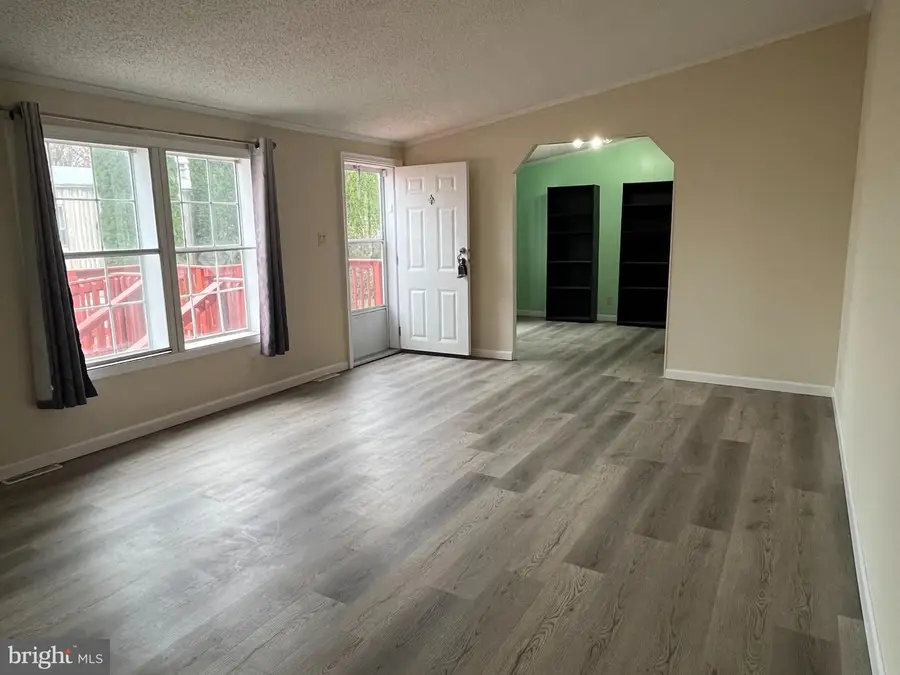 880 Royal Crest Dr, Martinsburg, WV 25401 - Image #3