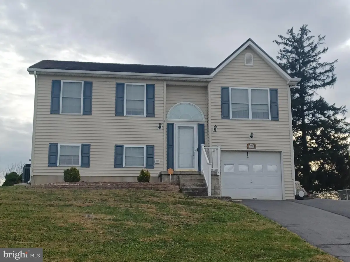 221 Universe Dr, Martinsburg, WV 25404 - Image #1