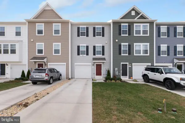 74 Colchester Ct, BUNKER HILL, WV 25413